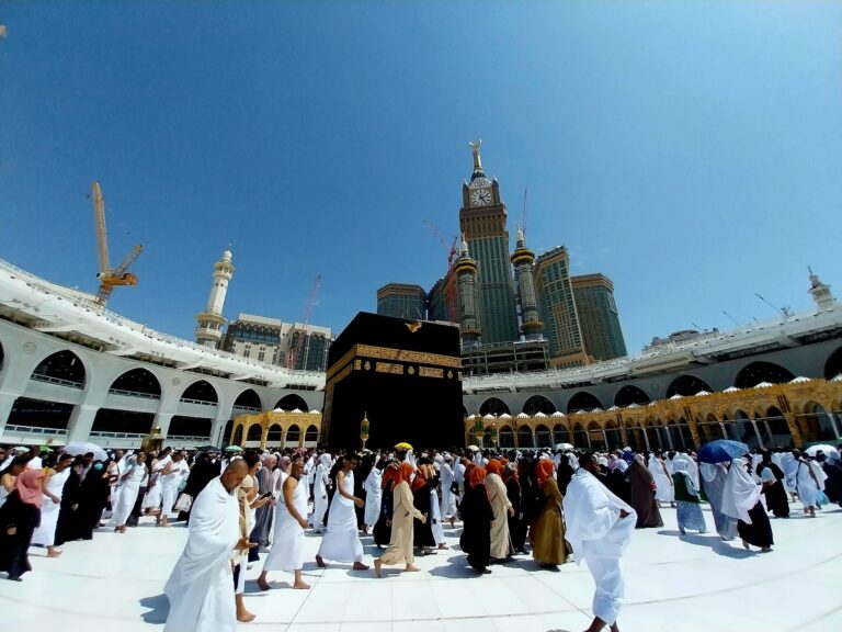 Perform Umrah on your own with Transit Visa